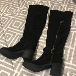 Guess black boots